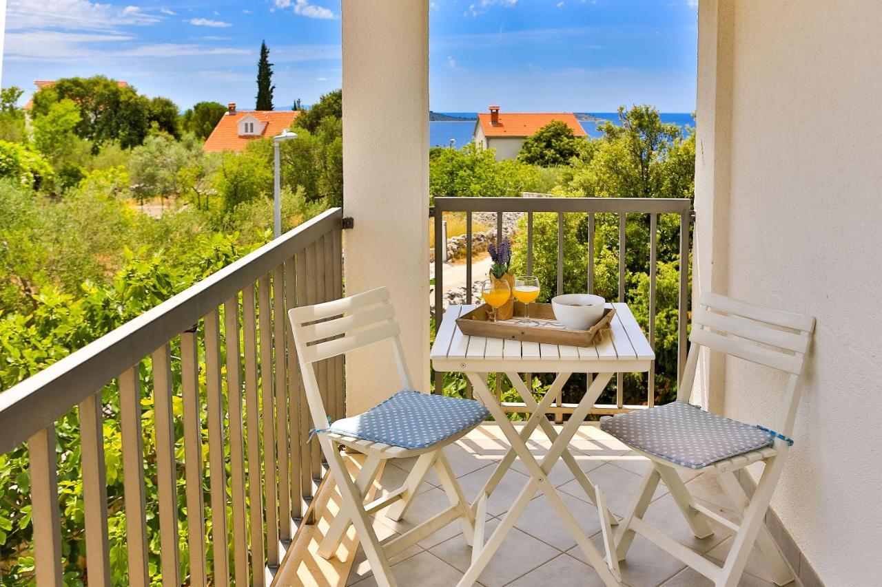 Holiday House Nena With Pool Vinišće Zewnętrze zdjęcie
