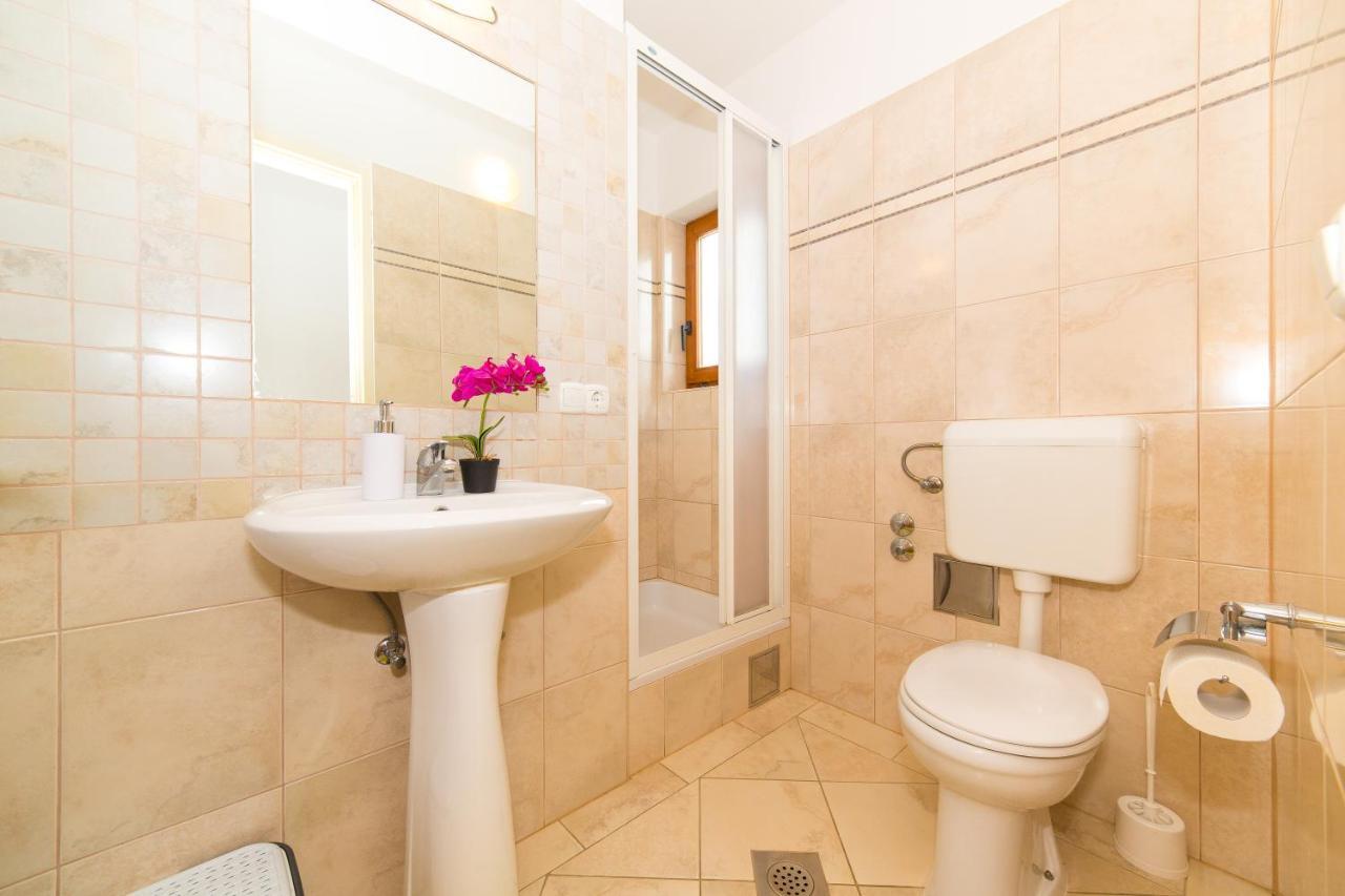 Holiday House Nena With Pool Vinišće Zewnętrze zdjęcie